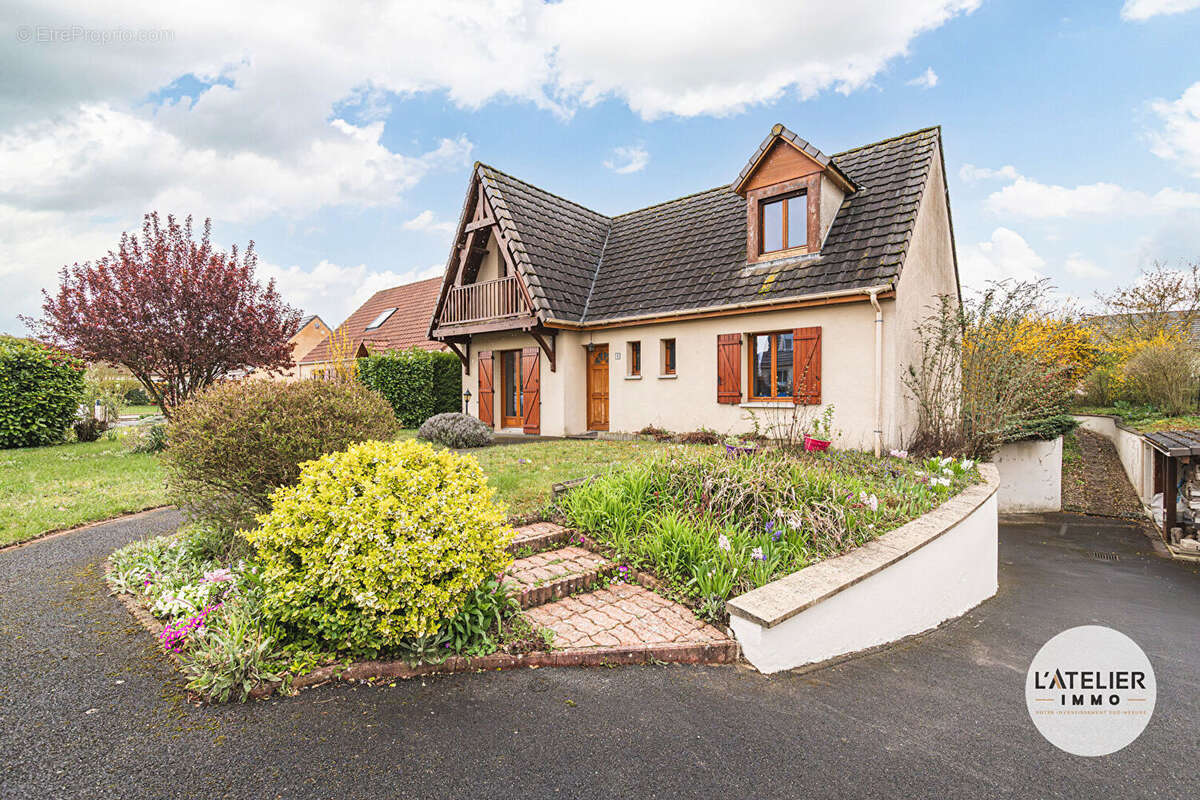 Maison à GUIGNICOURT