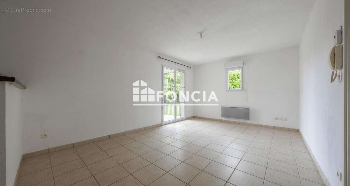 Appartement à SAINT-MARTIN-LACAUSSADE