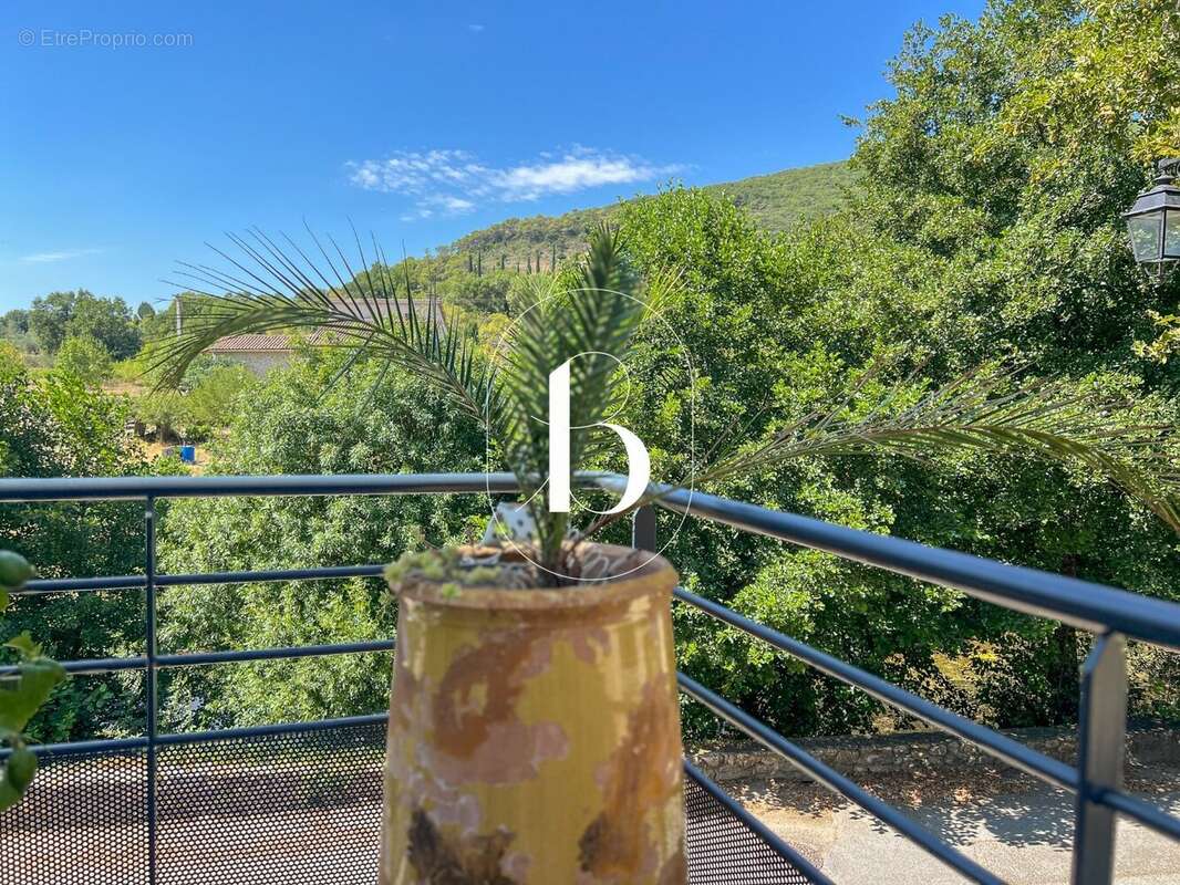 Maison 109 m² à Saint-Sauveur-De-Cruzieres  - photo 7