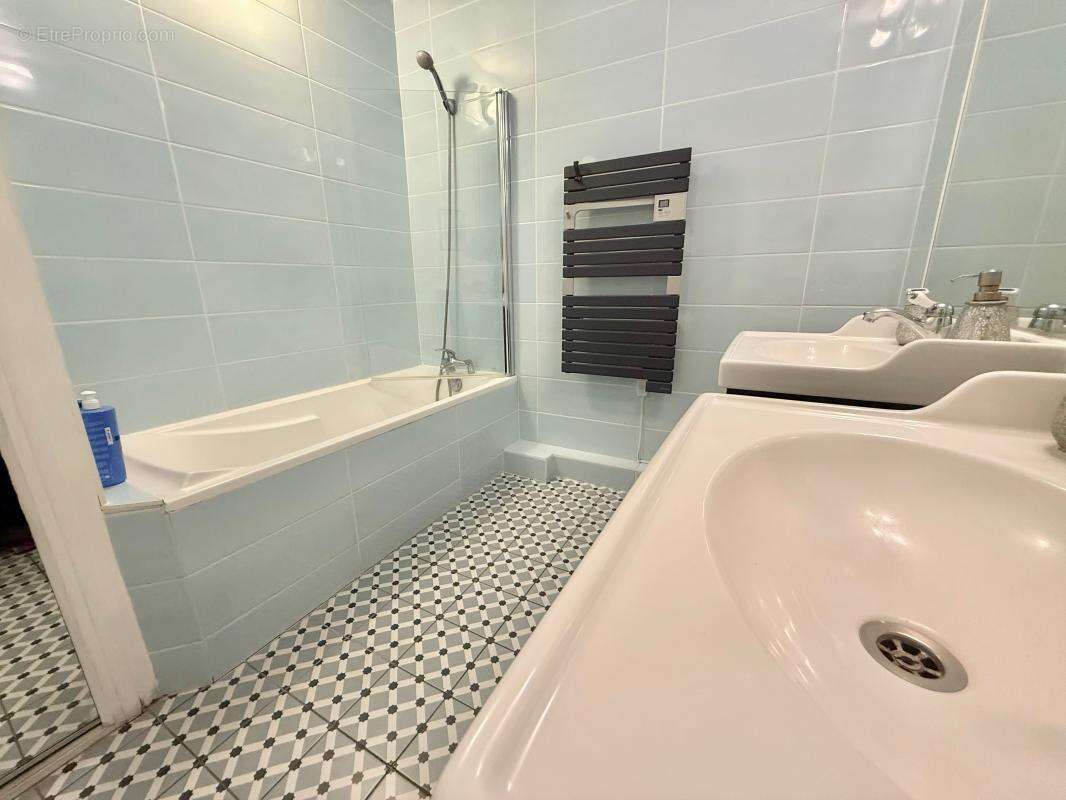Appartement ancien T 4 - 89 m²- centre-ville - 2 chambres- Balcons, Cave - photo 19