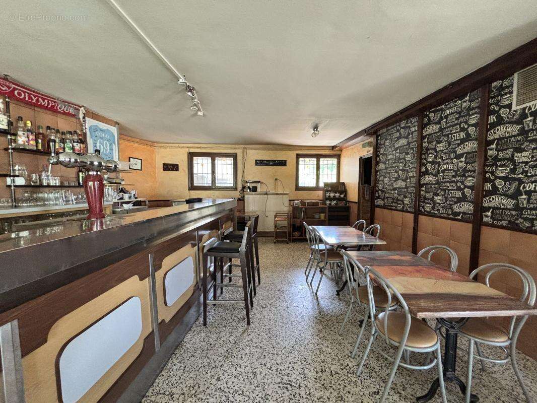 Commerce à RODILHAN