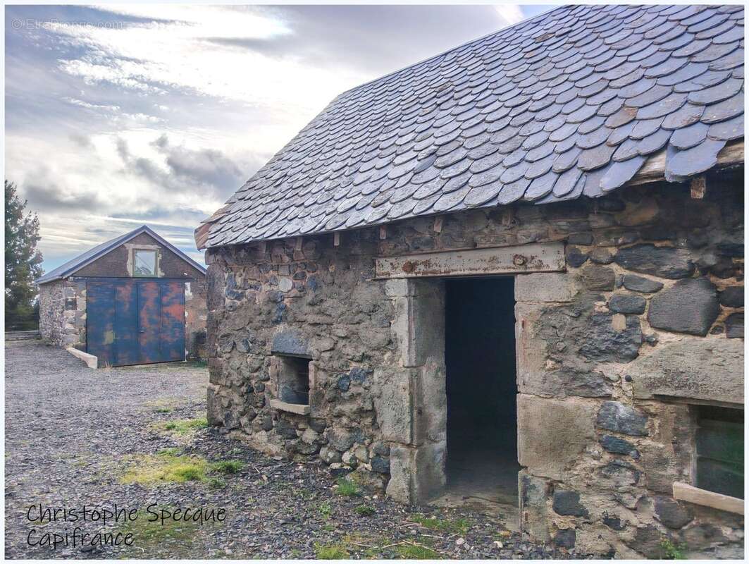 Maison de maître rénovée avec dépendances et gîte – Un bien rare au cœur de la campagne LE VERNET SAINTE MARGUERITE (63) - photo 20