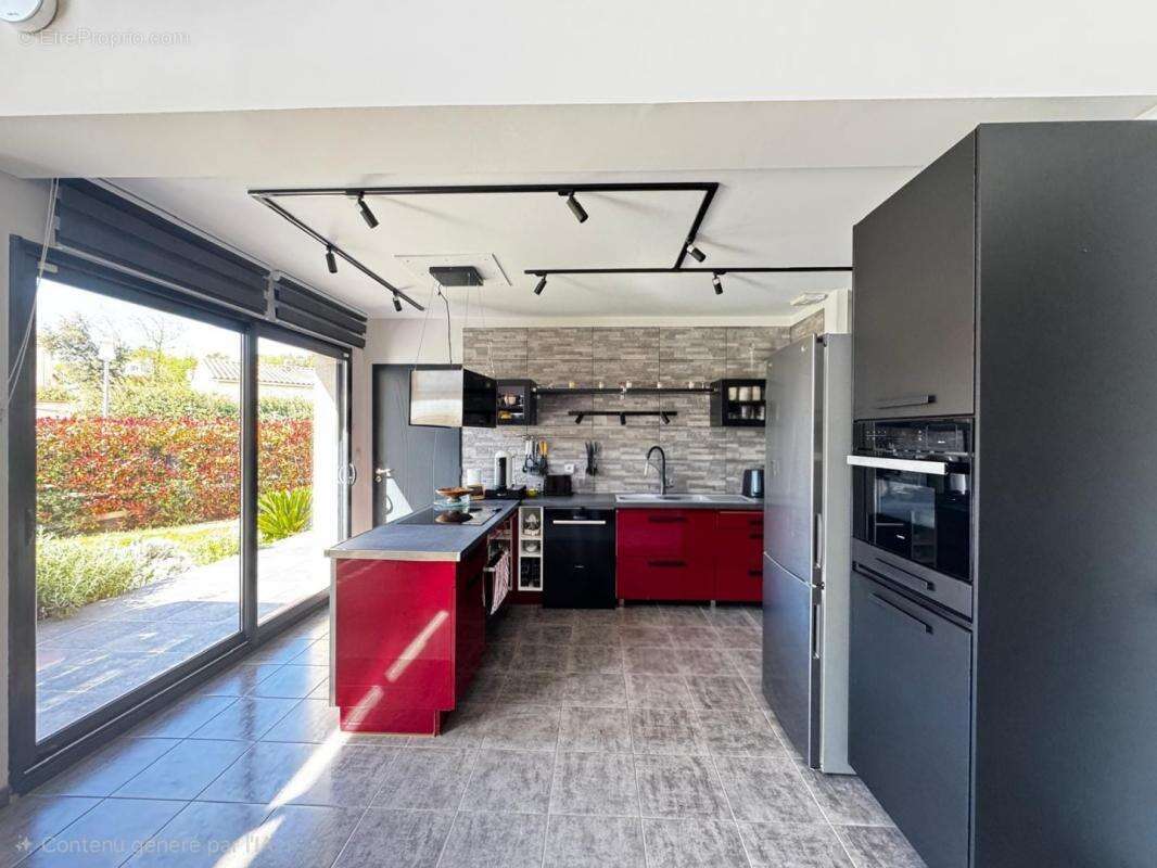 Maison à SAINT-LAURENT-DES-ARBRES