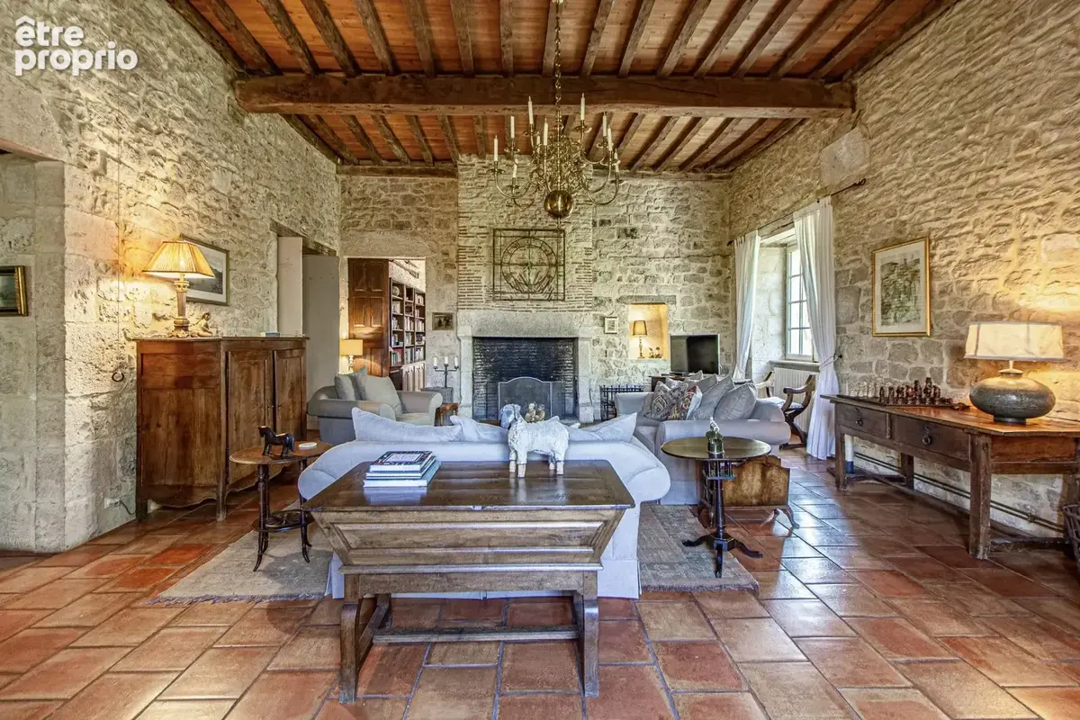 Superbe maison forte restaurée sur plus de 3 hectares - photo 3