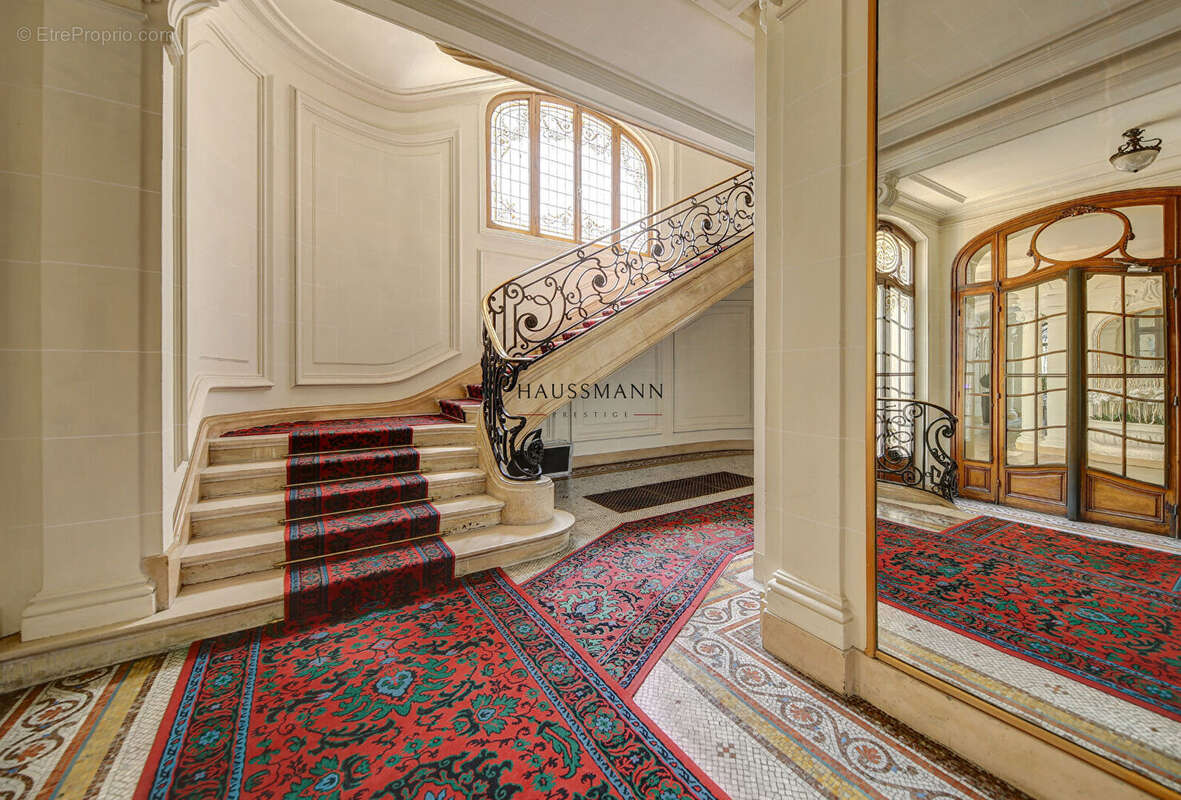 Appartement à PARIS-16E