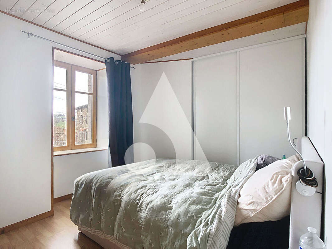 Appartement à LARAJASSE