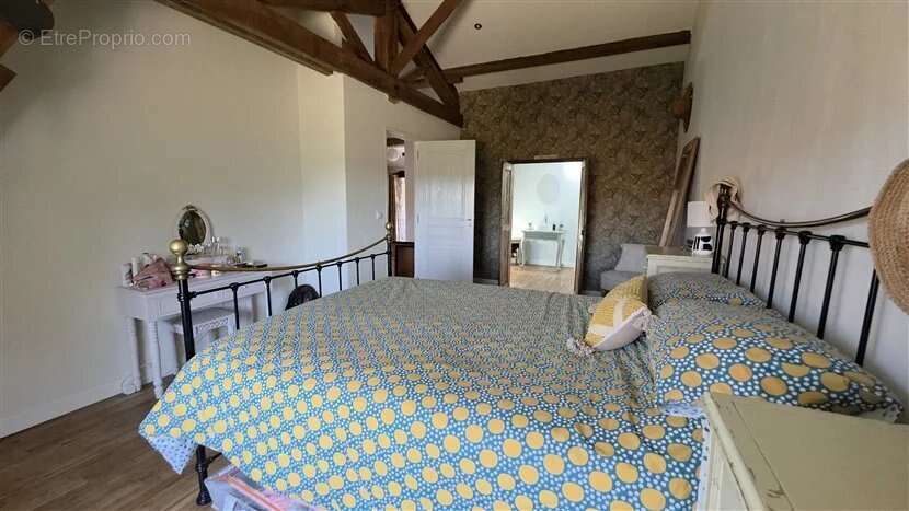 À vendre : maison de campagne de T4, jardins,  granges à Droux (87) - photo 18