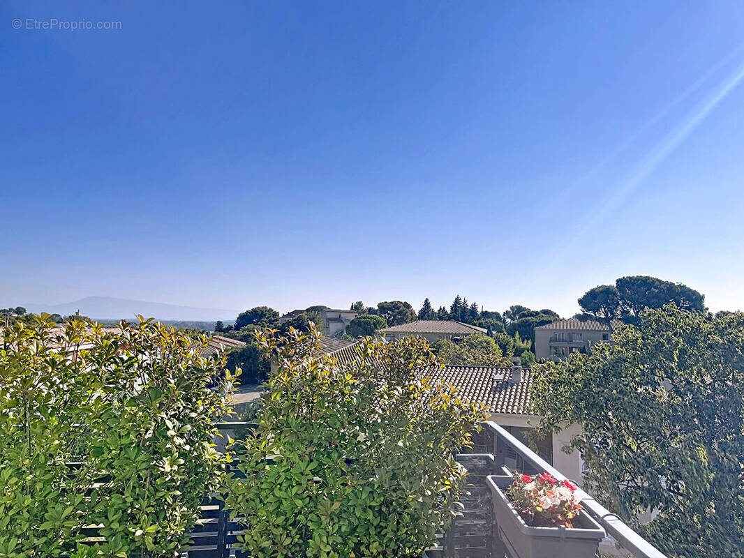 Appartement à VILLENEUVE-LES-AVIGNON