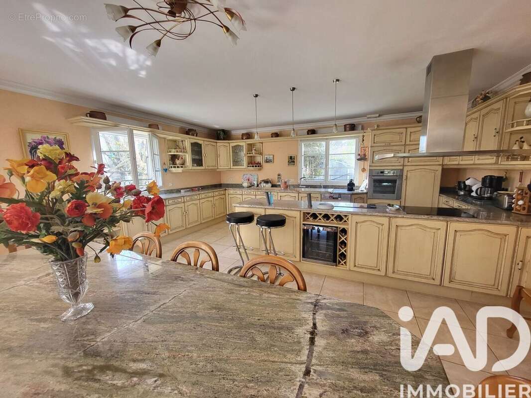 Maison 353 m² à Valleres  - photo 3