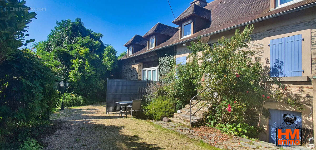 Maison 212 m² à Jumilhac-Le-Grand  - photo 2