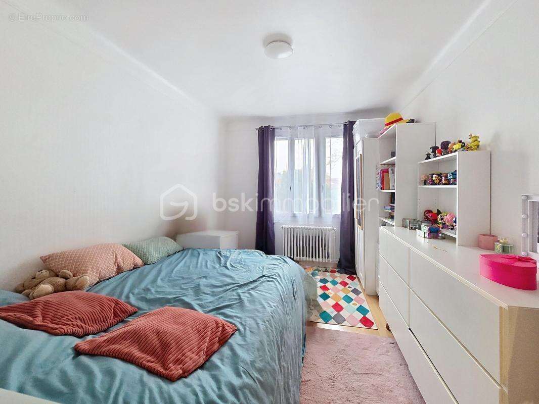 Appartement à LES PAVILLONS-SOUS-BOIS