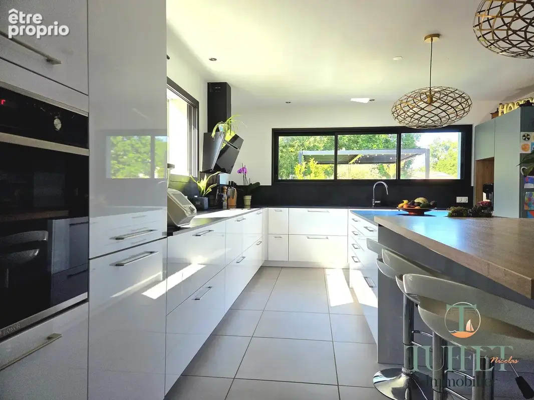Maison 194 m² à Breuillet  - photo 8