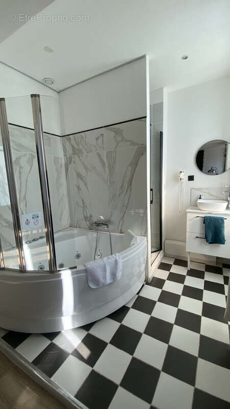 Appartement à MARSEILLE-1E