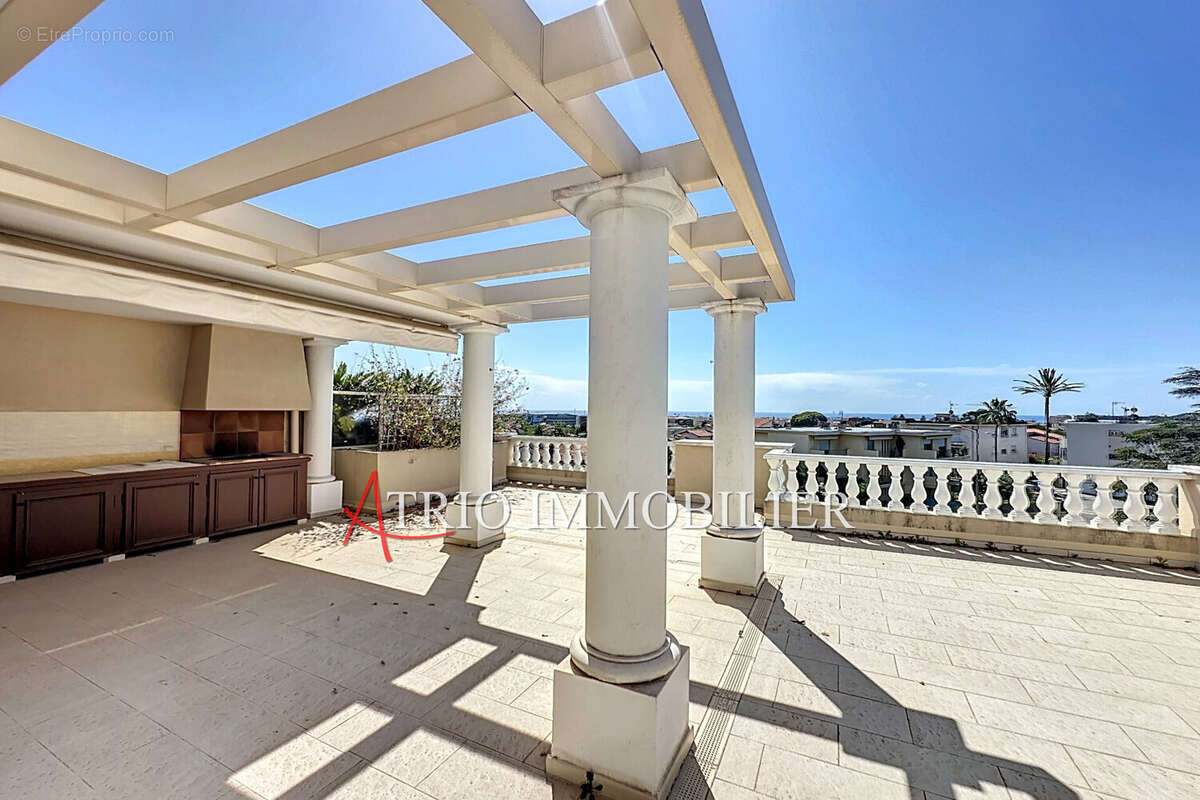 Appartement à SAINT-LAURENT-DU-VAR