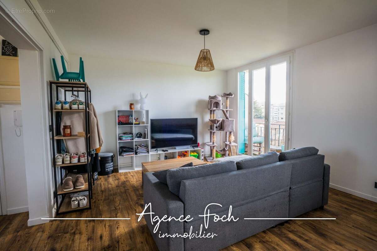 Appartement à AUREILHAN