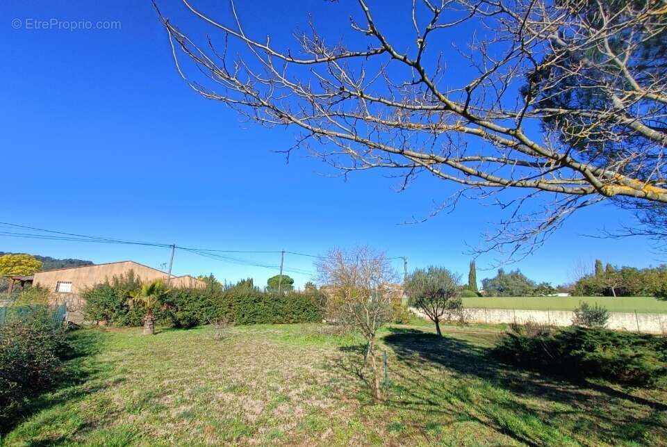 Terrain à VIDAUBAN