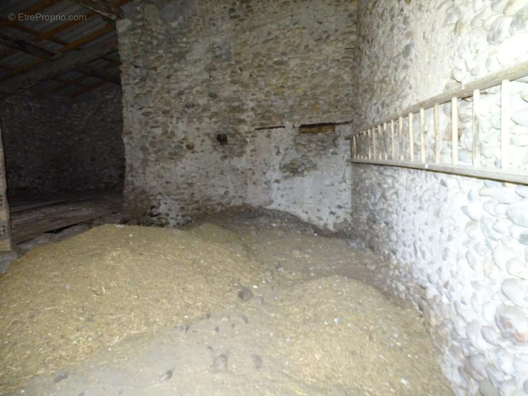 Appartement à LES MEES