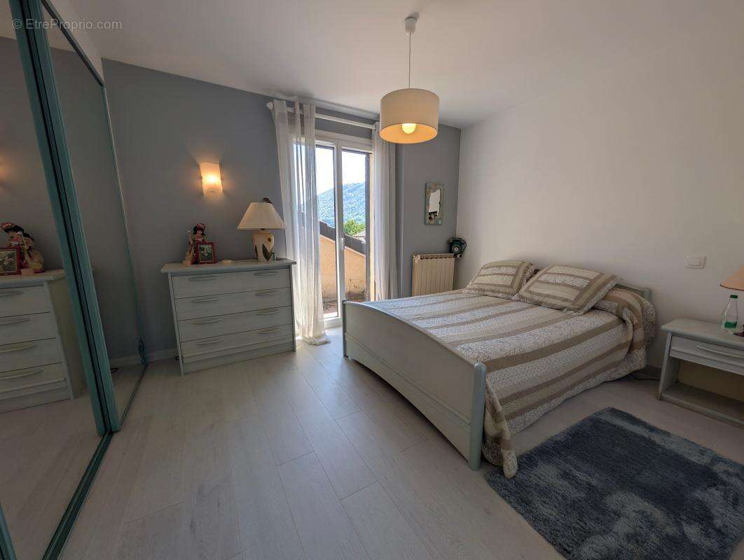 À moins de 10 minutes du centre-ville d'Aix-les-Bains – A vendre belle maison individuelle aux volumes généreux, idéale pour une - photo 14
