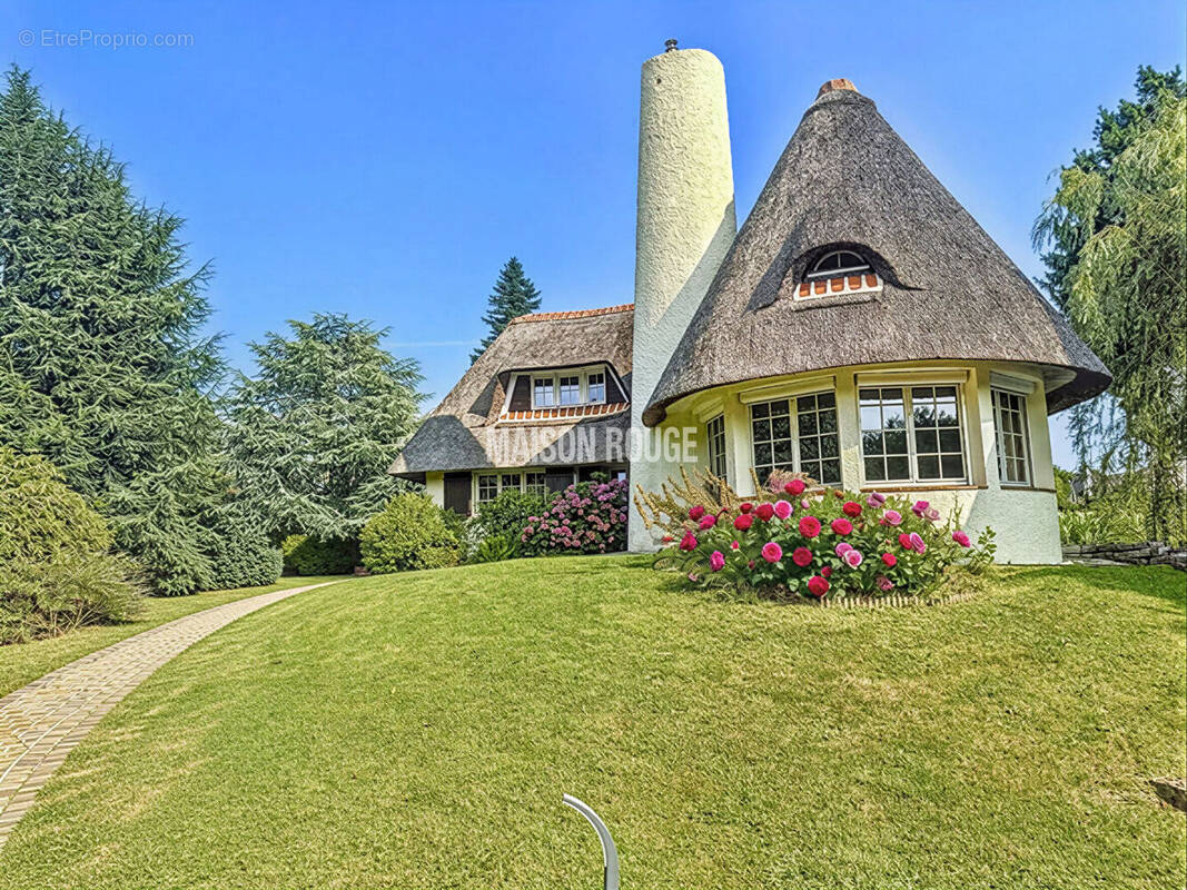 Maison à LE MESNIL-SAINT-DENIS