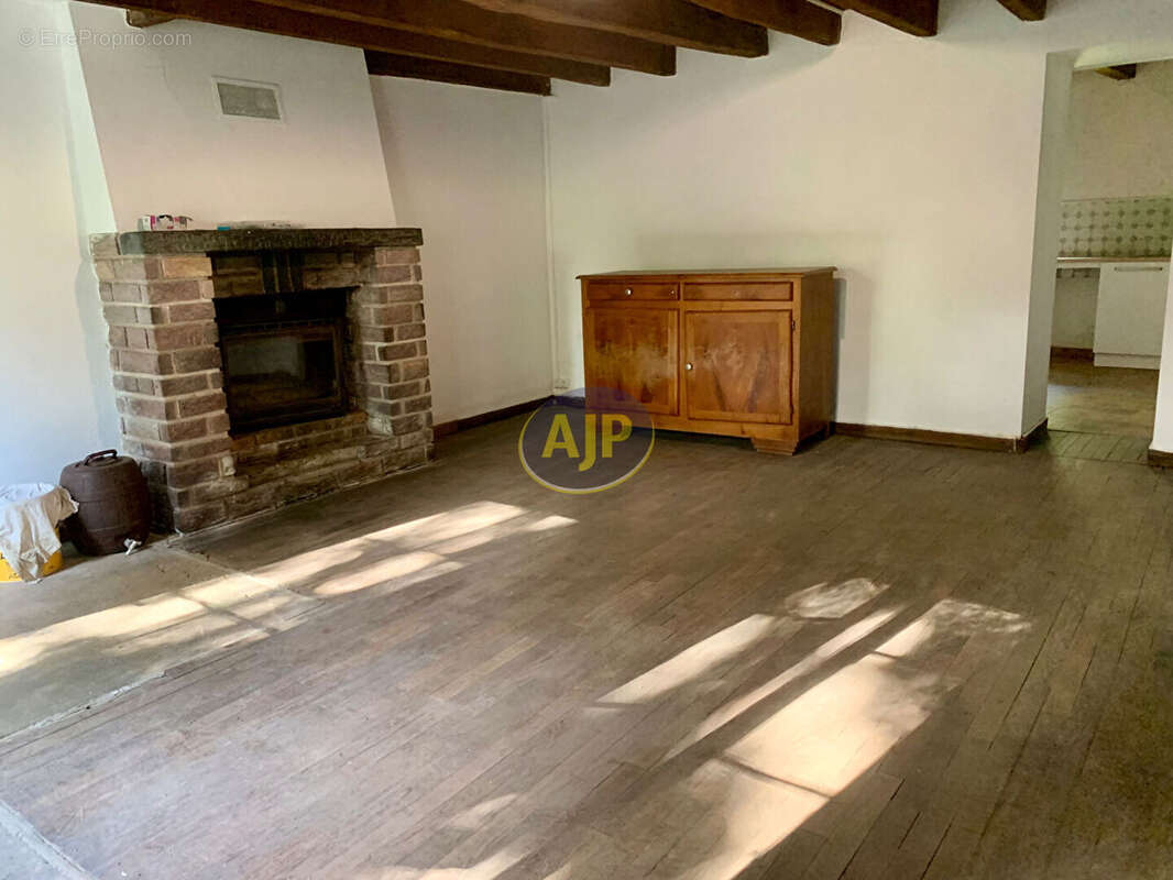 Maison à LA CHAPELLE-DE-BRAIN