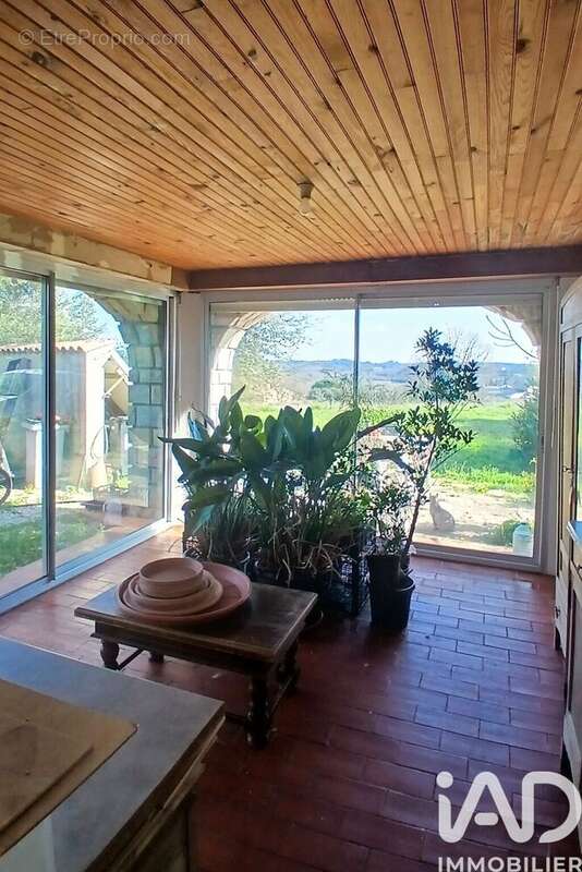 Maison 153 m² à Saint-Marcel-De-Careiret  - photo 9