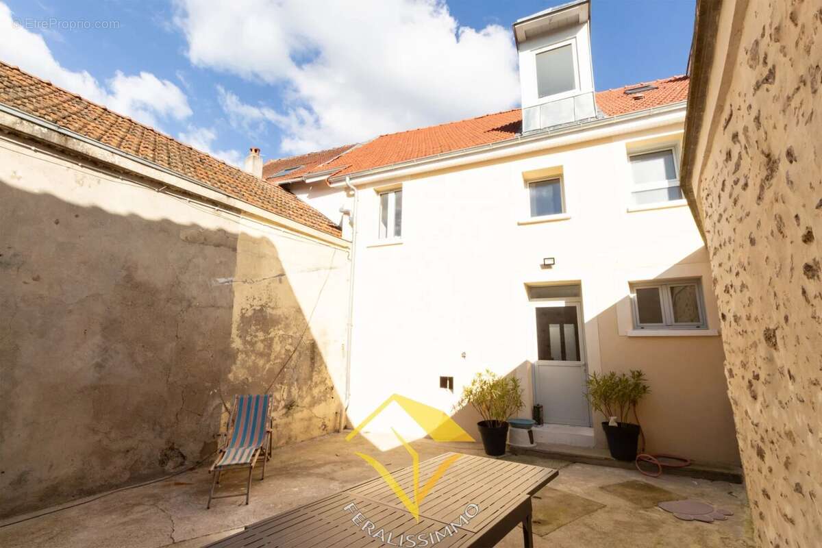 Maison à COURDIMANCHE