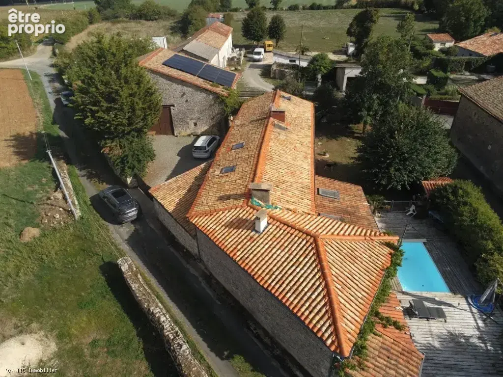 Maison en Pierre Avec Sa Piscine Chauffée et Dépendances Sur 4676m² - photo 44