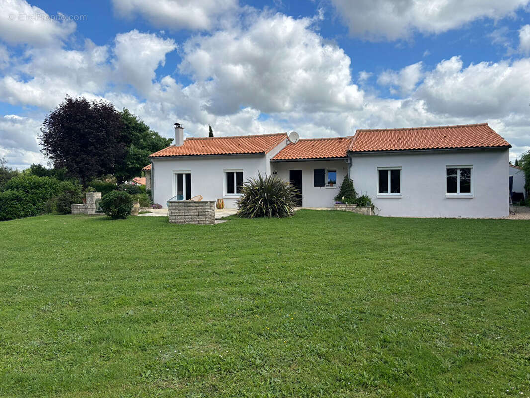 Maison à VOUILLE
