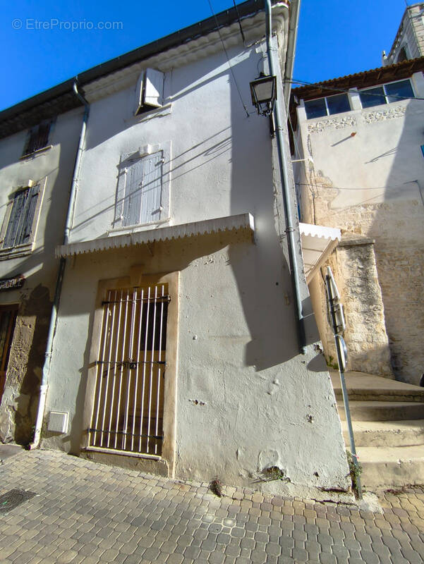 Commerce à VALLABREGUES