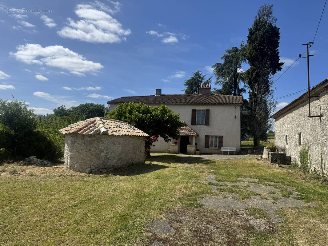 Maison à SAINT-NAZAIRE-DE-VALENTANE
