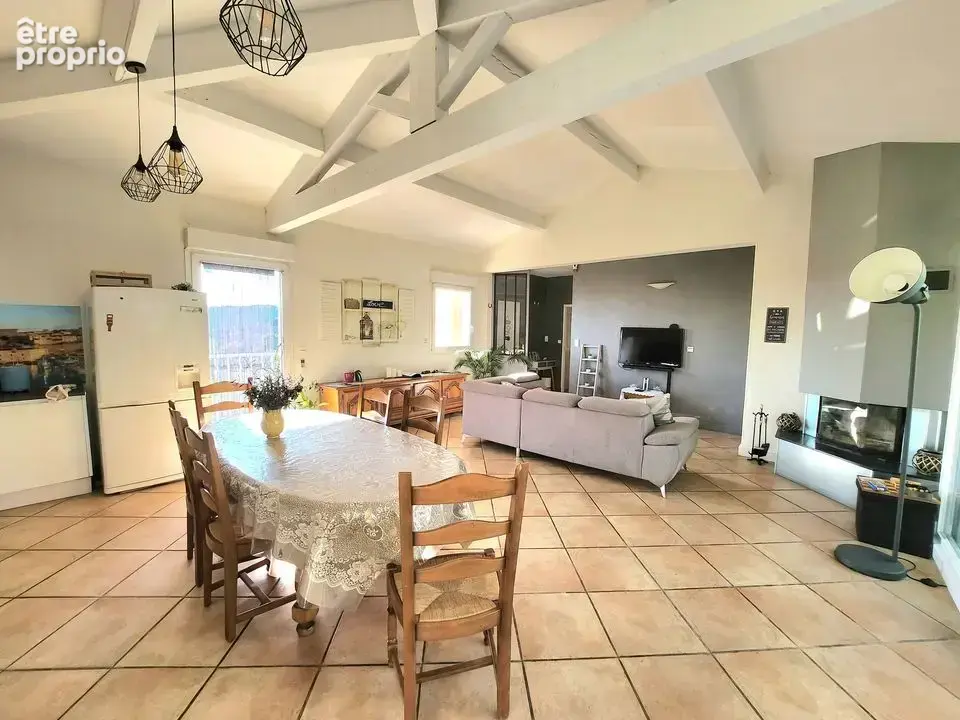 CHATEAU GOMBERT / MAISON D'HOTES 242 M² HABITABLE /