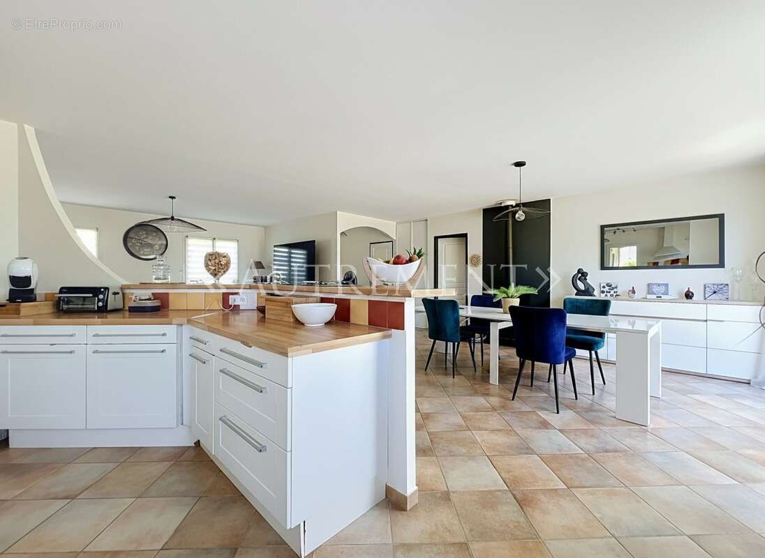 Maison 121 m² à Parisot  - photo 3