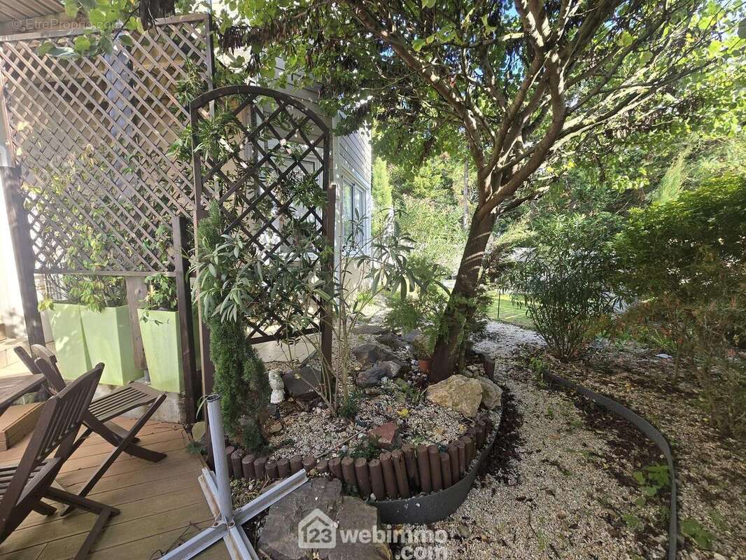 Espace repas extérieur - Appartement à TALMONT-SAINT-HILAIRE