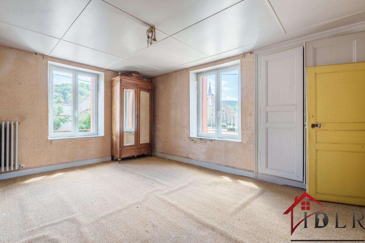 Maison de village sur 1328 m2 de terrain - photo 5