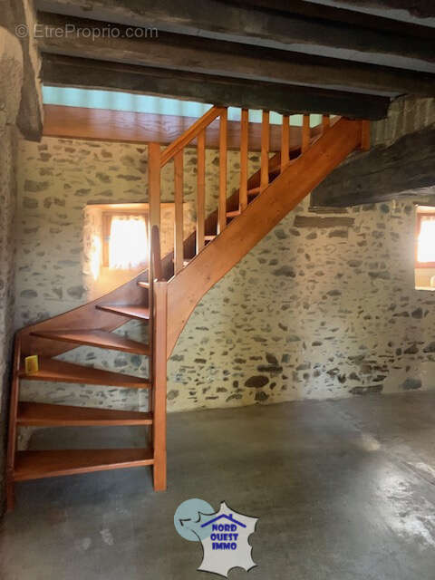 Maison à AMBRIERES-LES-VALLEES