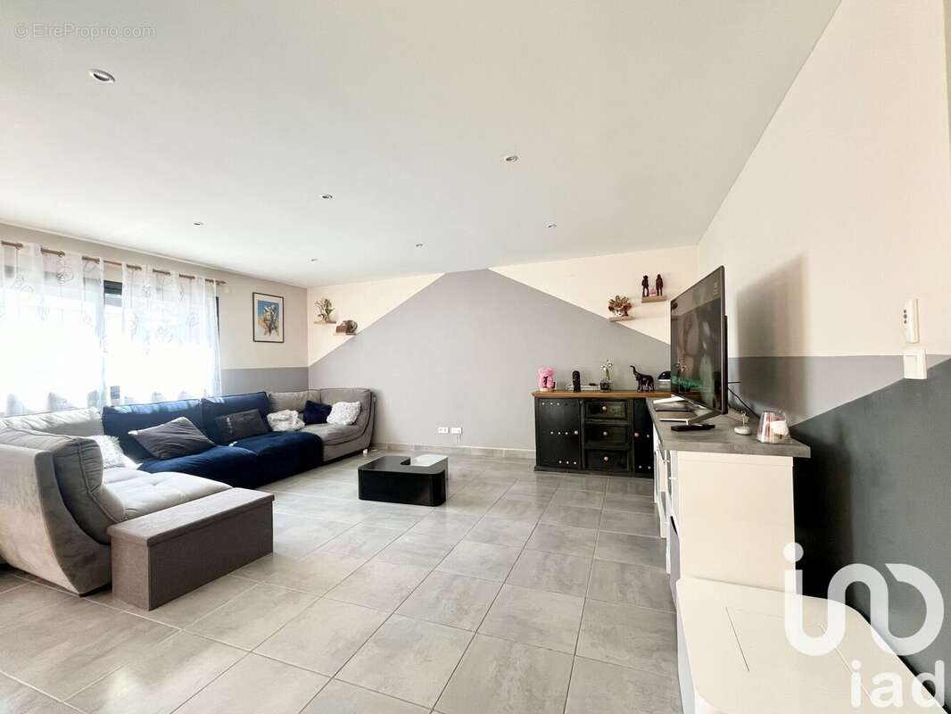 Photo 2 - Maison à DECINES-CHARPIEU