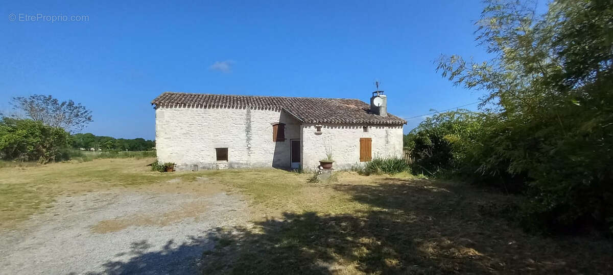 Maison à MONTAIGU-DE-QUERCY