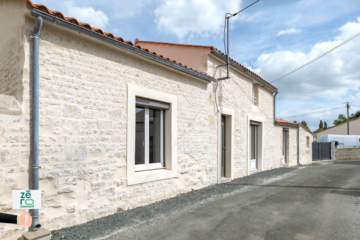Maison à LES MAGNILS-REIGNIERS