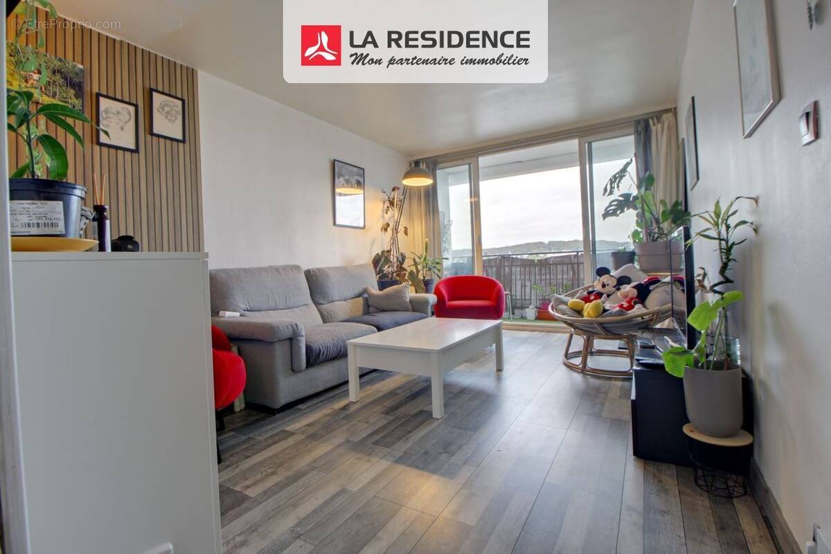 Appartement à LES CLAYES-SOUS-BOIS