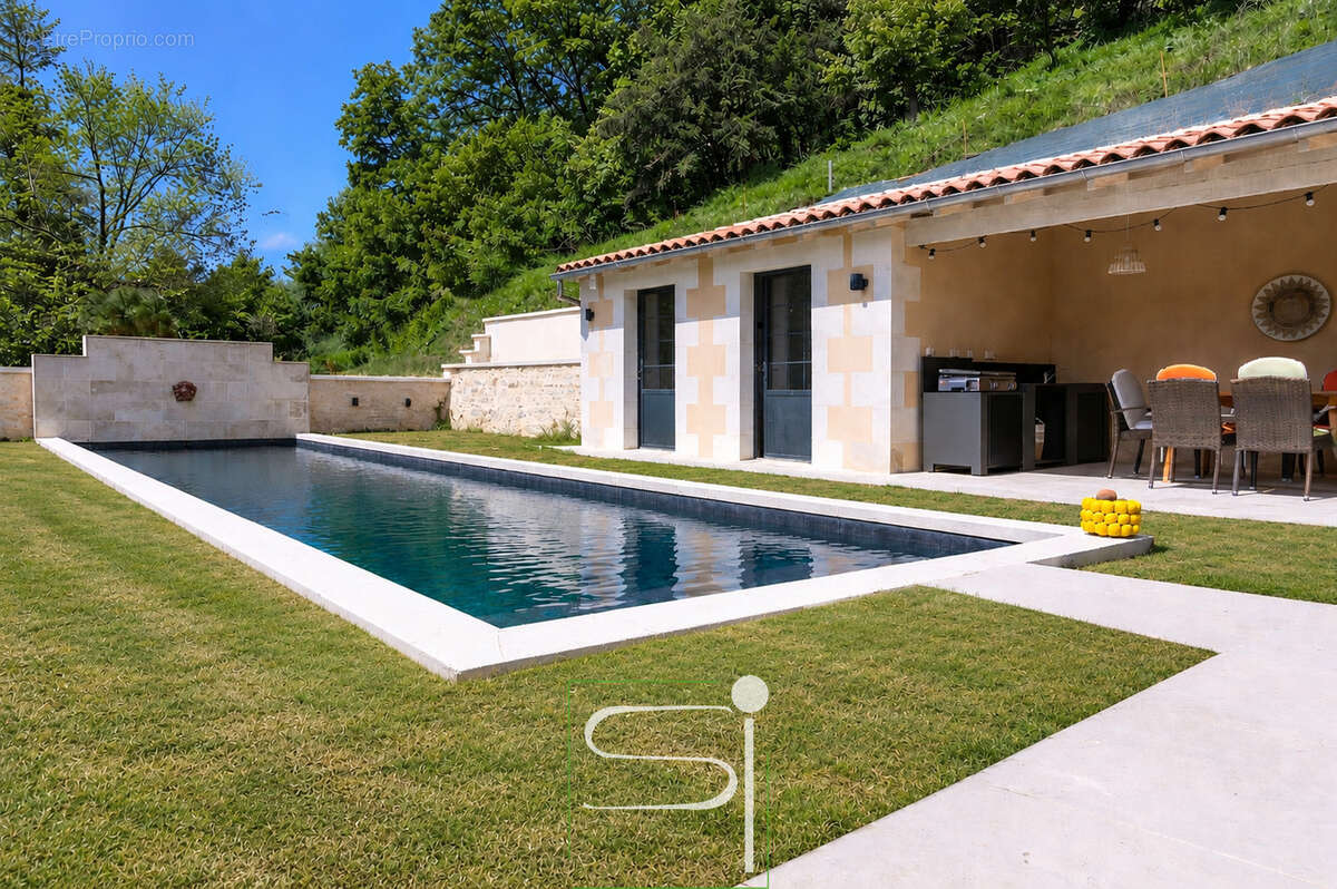 Maison à LIGUGE
