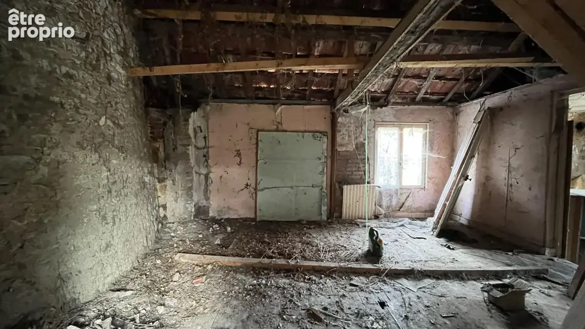 Petite maison à rénover entre coeur historique et plein campagne - photo 5