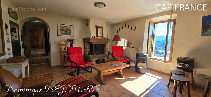 Maison à SAINT-MICHEL-DE-CHABRILLANOUX