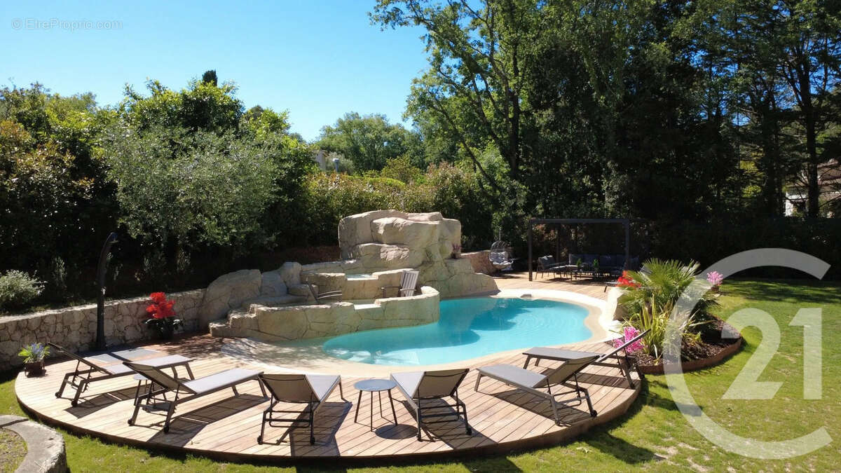 Maison à ROQUEFORT-LES-PINS