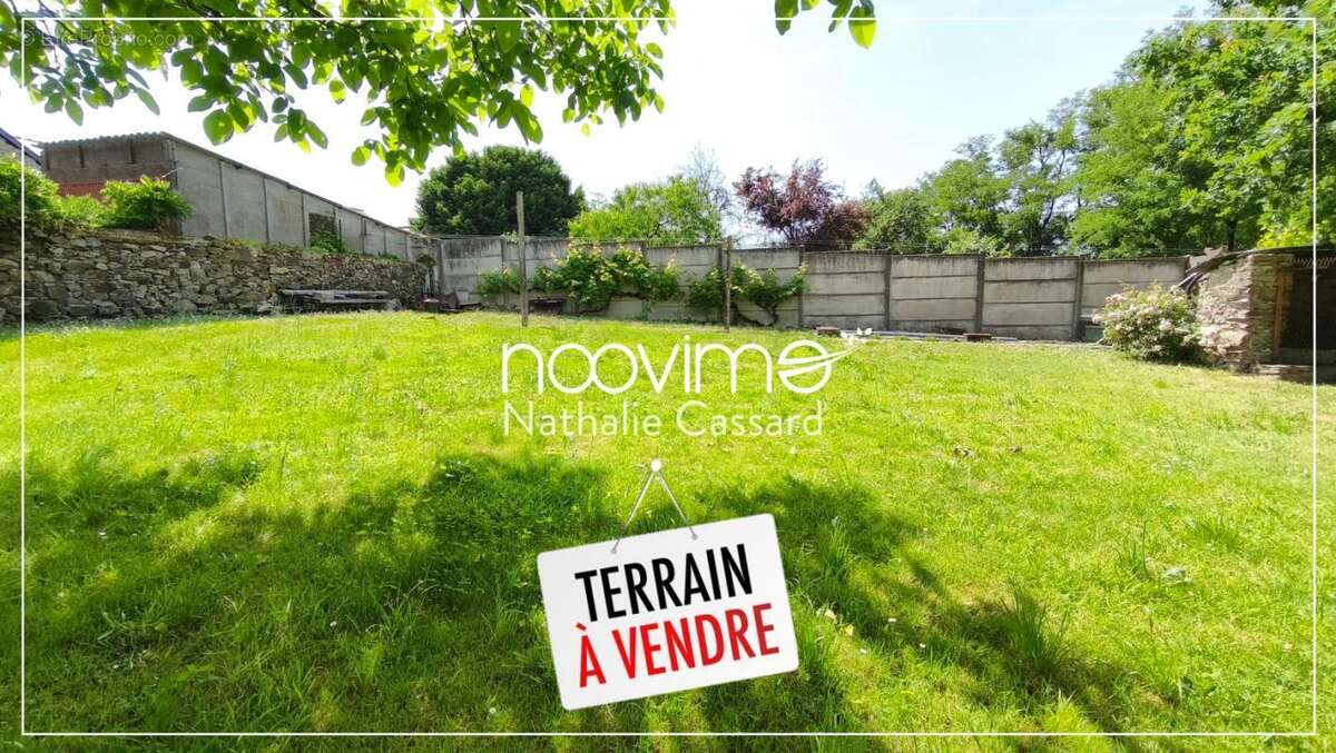 Terrain à LES TOUCHES