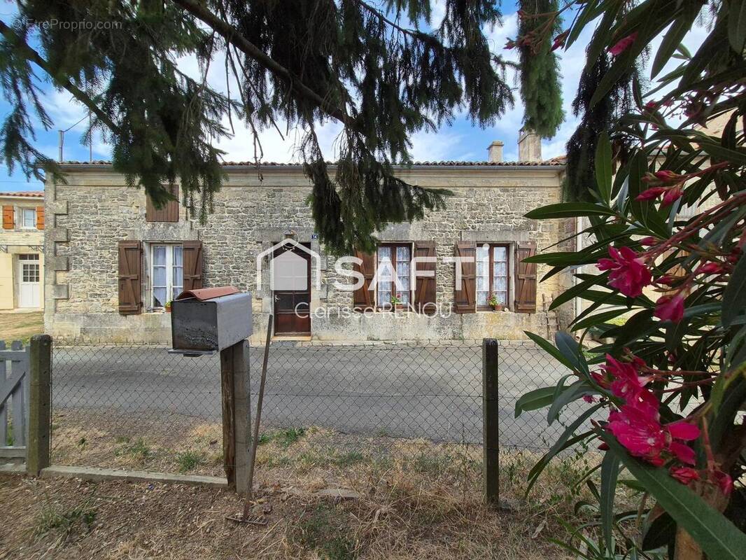 Photo 1 - Maison à SAINT-SAVINIEN