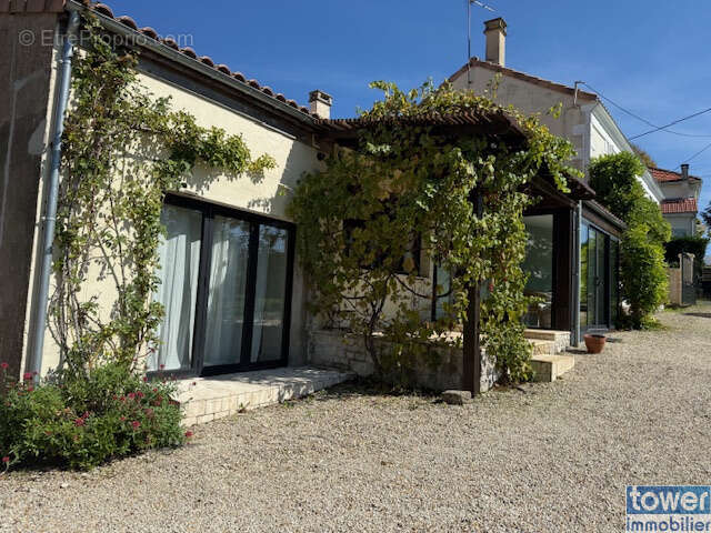 Maison à SAINT-SORLIN-DE-CONAC