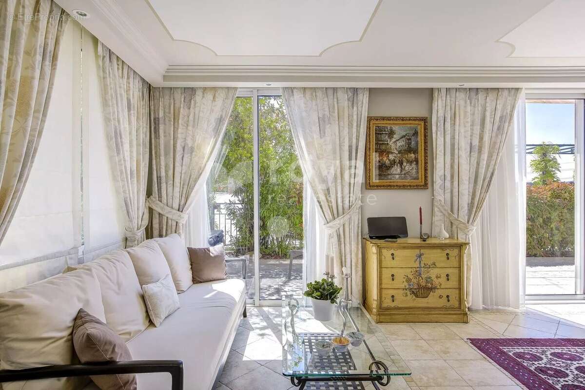 Appartement à MOUGINS