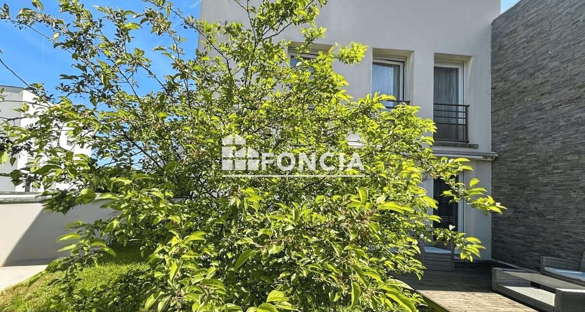 Appartement à SAINT-THIBAULT-DES-VIGNES