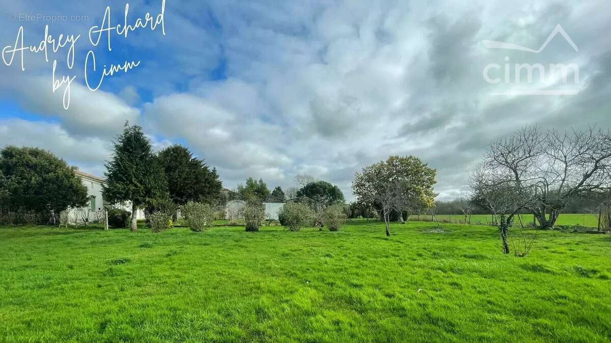 Maison à SAINT-GENIS-DE-SAINTONGE