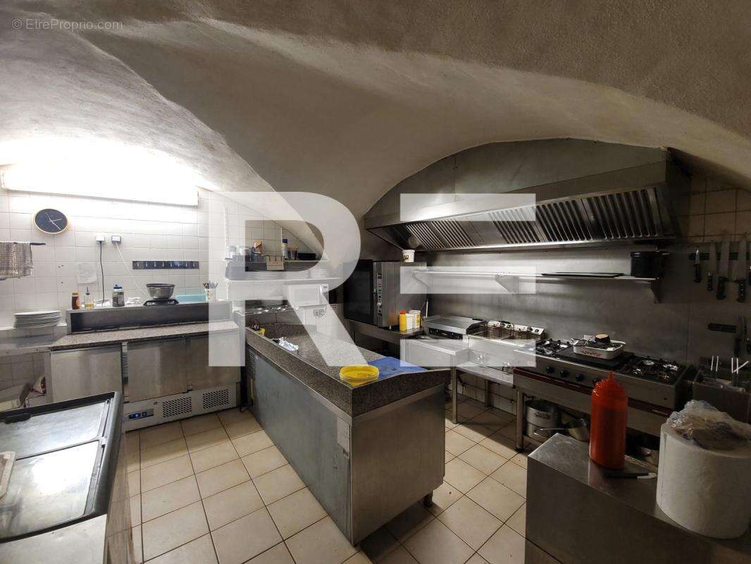 Commerce à LA CALMETTE